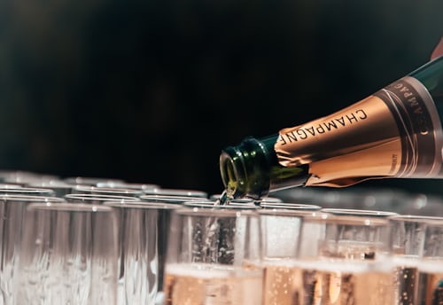 Les vins effervescents comme le champagne préfèrent une température fraîche de 6 à 8°C